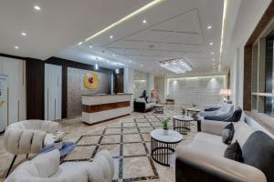 Seating area sa Click Collection Grand Gateway Varanasi