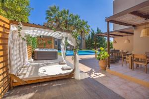 The swimming pool at or close to Luxury Mansion Rhodes