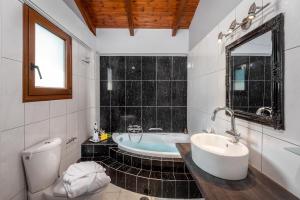 A bathroom at Luxury Mansion Rhodes