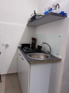 A kitchen or kitchenette at La casetta mape