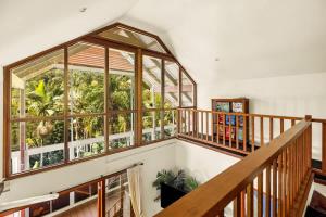 Балкон или тераса в Seednest A-frame Treehouse Forest View&Game Room