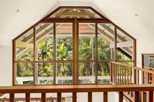 Балкон или тераса в Seednest A-frame Treehouse Forest View&Game Room