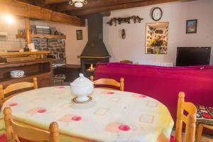 Gallery image of Gîte Le gîte des Jonquilles 6/8 personnes in Fau-de-Peyre