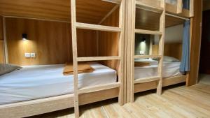 Postel nebo postele na pokoji v ubytování Pepitu Dormitory By Sandat
