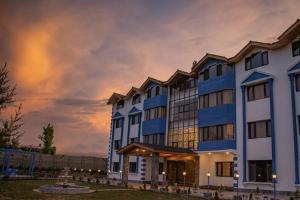 Budova, kde se hotel nachází + 37 fotografií