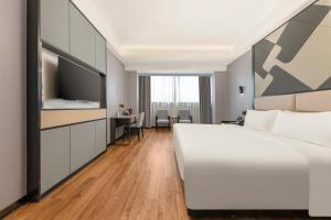 Voodi või voodid majutusasutuse Feifanchengpin Hotel Xinhui Pedestrian Street Branch toas