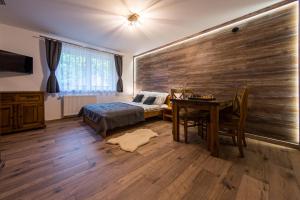 a bedroom with a bed and a desk and a table at Agroturystyka Folwarczek Pokoje i Apartamenty in Ustroń