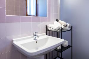 Koupelna v ubytování Spluga "Relax & Apartaments" by Alfio Colombo + 37 fotografií