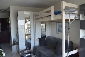 Et opholdsområde på Appt Studio cabine 4 couchages CAP D'AGDE CT005-032