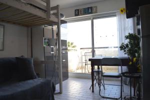 Et opholdsområde på Appt Studio cabine 4 couchages CAP D'AGDE CT005-032