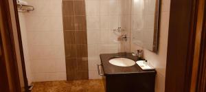 Koupelna v ubytování GOODWILL HOTEL