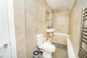 Et badeværelse på The Residence by Guestz + 20 billeder