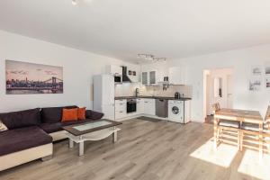 Η κουζίνα ή μικρή κουζίνα στο Schöne 2 Zimmer Wohnung Flieden