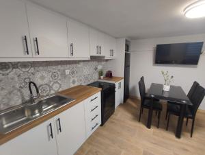 Φωτογραφία από το άλμπουμ του Myron & Gabby's House 2 στη Μονεμβασιά