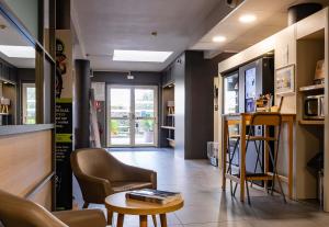 Kuchyň nebo kuchyňský kout v ubytování B&B HOTEL Valence Sud