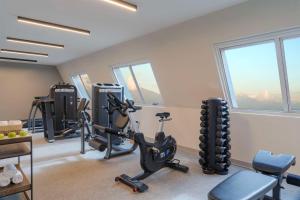 Fitness centrum a/nebo fitness zařízení v ubytování NH Ciudad de Santiago