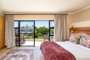 Postel nebo postele na pokoji v ubytování Pearl Valley Golf Estate Lodge 1E + 26 fotografií