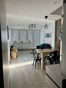 Posedenie v ubytovaní Apartament z widokiem, 10min od morza