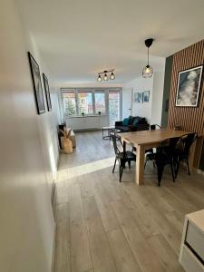 Posedenie v ubytovaní Apartament z widokiem, 10min od morza