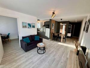 Kuchyňa alebo kuchynka v ubytovaní Apartament z widokiem, 10min od morza