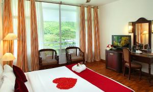 Postel nebo postele na pokoji v ubytování Hotel C7 Munnar