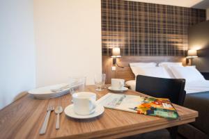 a table in a hotel room with a table and a bed at Les Tonnelles in Sévrier