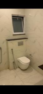Ένα μπάνιο στο One bed apartment Arcade Newcity phase2