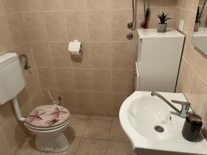 Ein Badezimmer in der Unterkunft Apartments Sun Rogoznica