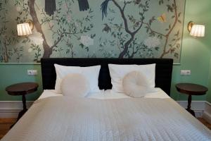 a bedroom with a large bed with two end tables at Victoria Apartment 1901-Apartament ultracentral Oradea ,lângă Piața Unirii in Oradea