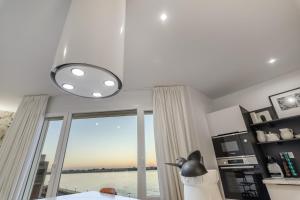Kuchnia lub aneks kuchenny w obiekcie Apartamento sobre el rio Guadiana