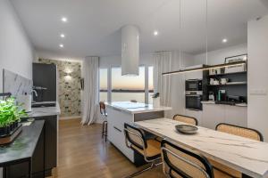 Kuchnia lub aneks kuchenny w obiekcie Apartamento sobre el rio Guadiana