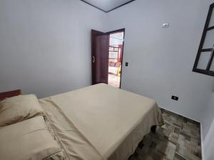 Ένα ή περισσότερα κρεβάτια σε δωμάτιο στο Chalé da Nita em Maresias