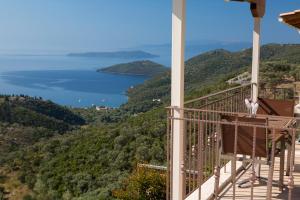 Gallery image of Αthina Villas in Fternón