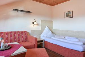 Postel nebo postele na pokoji v ubytování Hotel Weinbauer