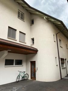 a bike parked on the side of a building at Ferienwohnung Chirchgass in Meiringen