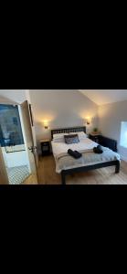 Postel nebo postele na pokoji v ubytování Welsh Barn