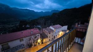 En generel udsigt til bjerge eller udsigt til bjerge taget fra feriehuset