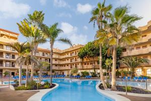 Bazén v ubytování Elba Castillo San Jorge & Antigua Suite Hotel nebo v jeho okolí