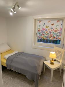 a bedroom with a bed and a window at Gemütlichkeit im Fachwerkhaus, 3 Schlafzimmer, Balkon, Parkplatz in Wolfhagen