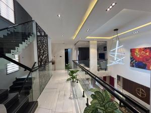 Ảnh trong thư viện ảnh của VACATION HOMES - 5 bedroom private compound home in lekki phase 1 - rooftop, pool, spa, cinema, 24h light & security ở Lekki Phase 1