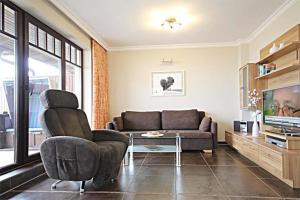 TV a/nebo společenská místnost v ubytování Urlaubstraeume-am-Meer-Wohnung-3-11-641