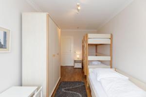 Postel nebo postele na pokoji v ubytování Urlaubstraeume-am-Meer-Wohnung-5-8-645