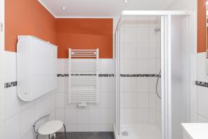 Koupelna v ubytování Urlaubstraeume-am-Meer-Wohnung-5-8-645 + 16 fotografií