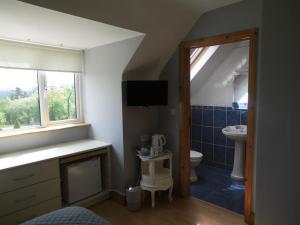 Kamar mandi di Eas Dun Lodge