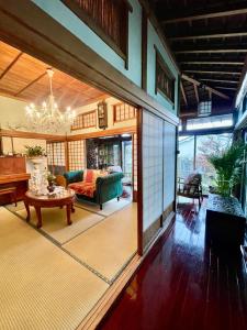 Χώρος καθιστικού στο Satsuma vacation home