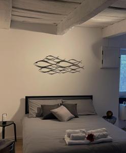 Posteľ alebo postele v izbe v ubytovaní CASA ENEA TERRACINA - Relax Sauna Apartment