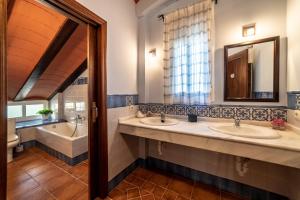 Ein Badezimmer in der Unterkunft Casa el Rincón del Lago Alojamiento Rural
