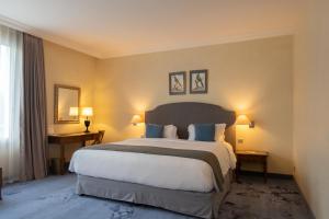 Postel nebo postele na pokoji v ubytování Relais de Margaux - Hôtel, Golf & Spa