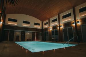 Bazén v ubytování Relais de Margaux - Hôtel, Golf & Spa nebo v jeho okolí
