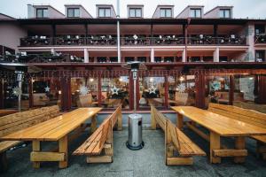 Reštaurácia alebo iné gastronomické zariadenie v ubytovaní Wellness Penzion Zora Family